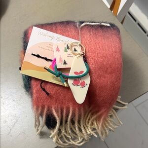 Cozy Gradient Wool Scarf with Cheerful Keychain